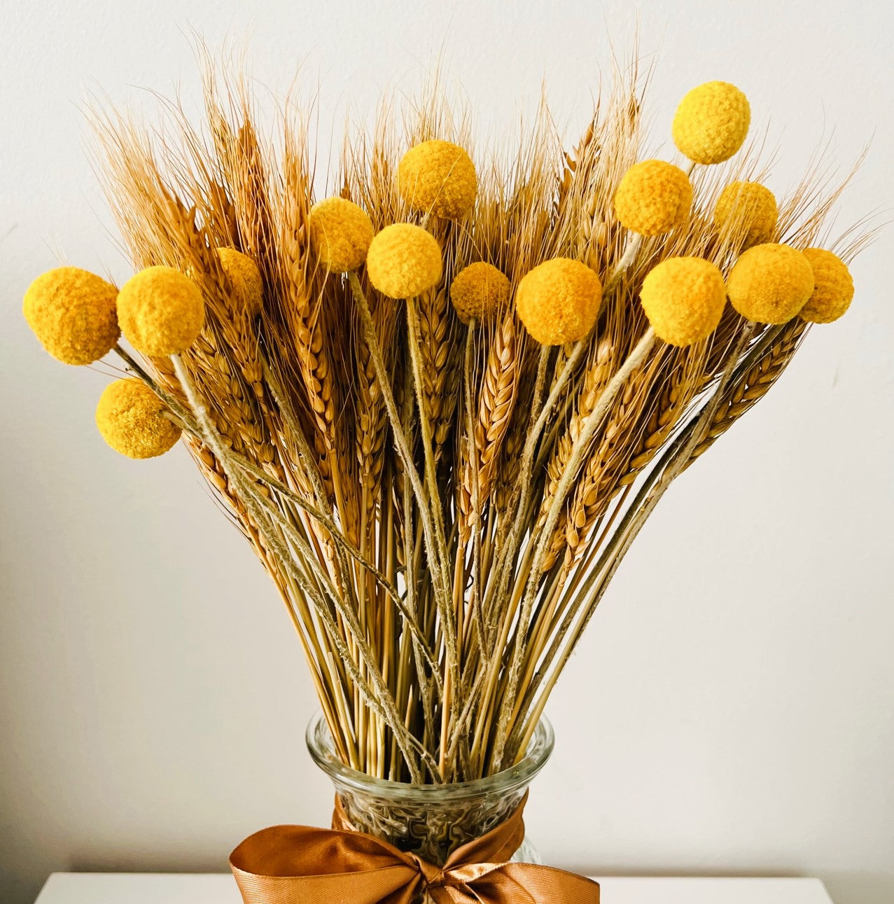 100pcs Dried Wheat Bunch Stalks & 15pcs Dried Yellow Billy Buttons Craspedia Flower Balls, For Home Decor, Autumn Decor